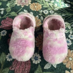 Pink and White Fuzzy Crocs 7